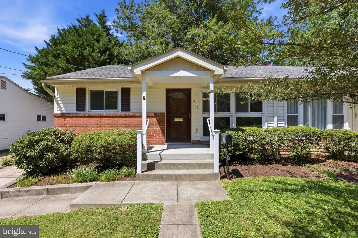 631 W Lynfield Dr — photo