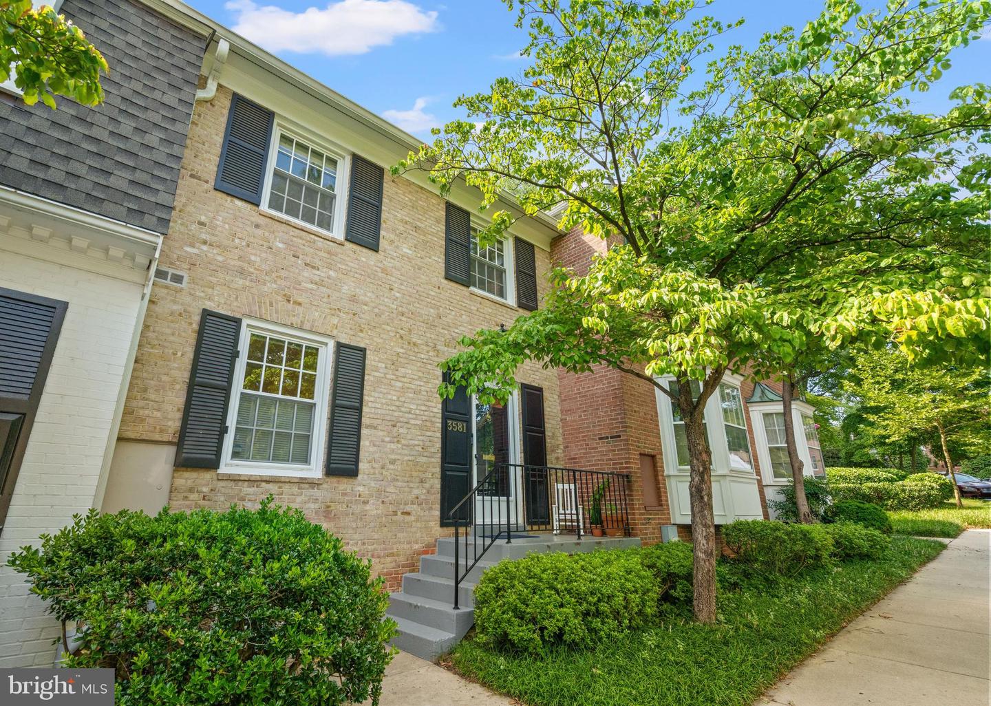 3581 Hamlet Pl — photo