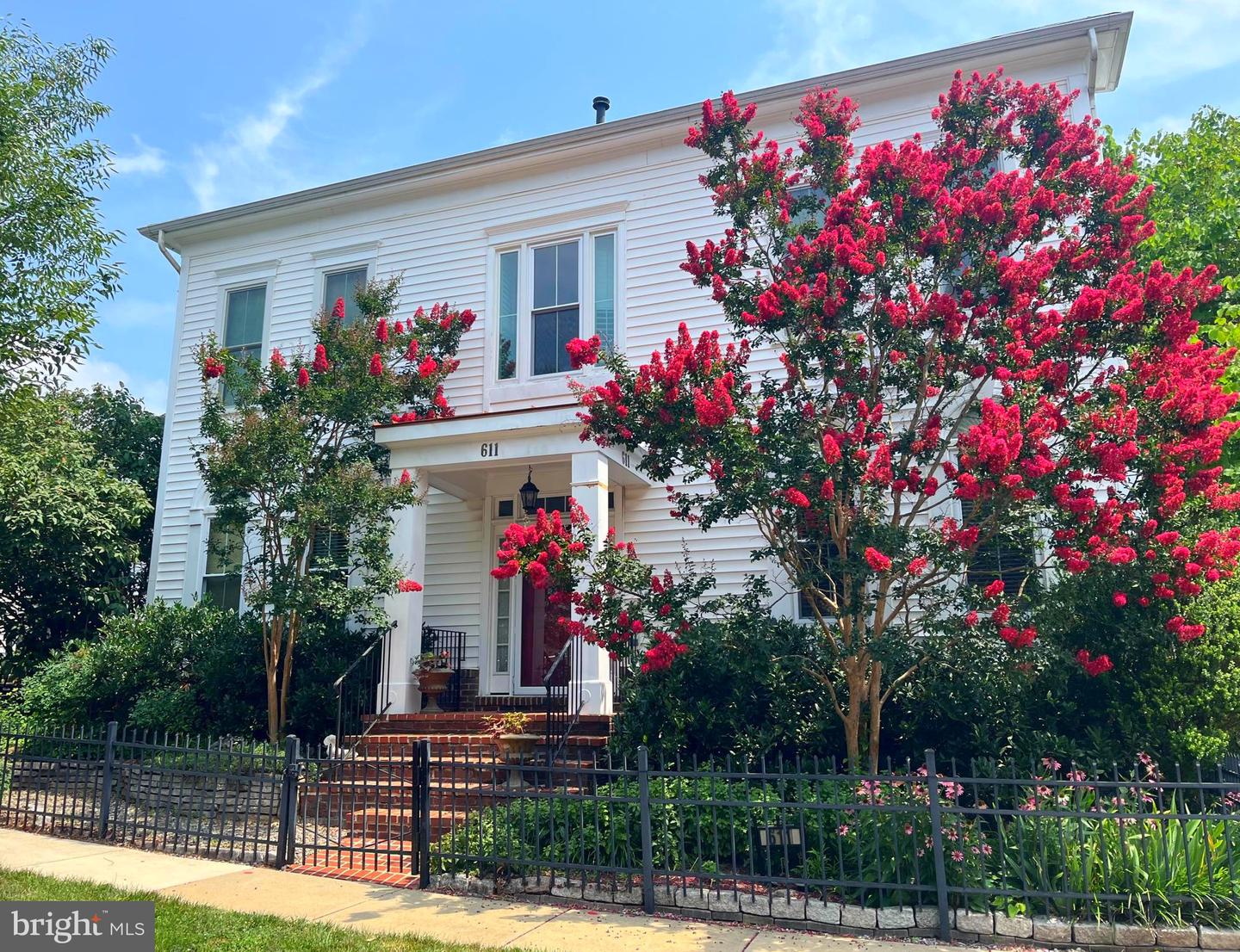 611 Pleasant Dr — photo