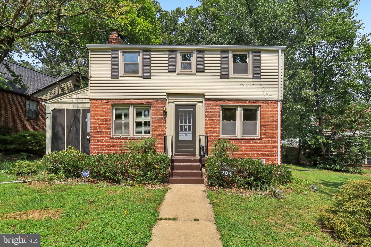 704 Devonshire Ave — photo
