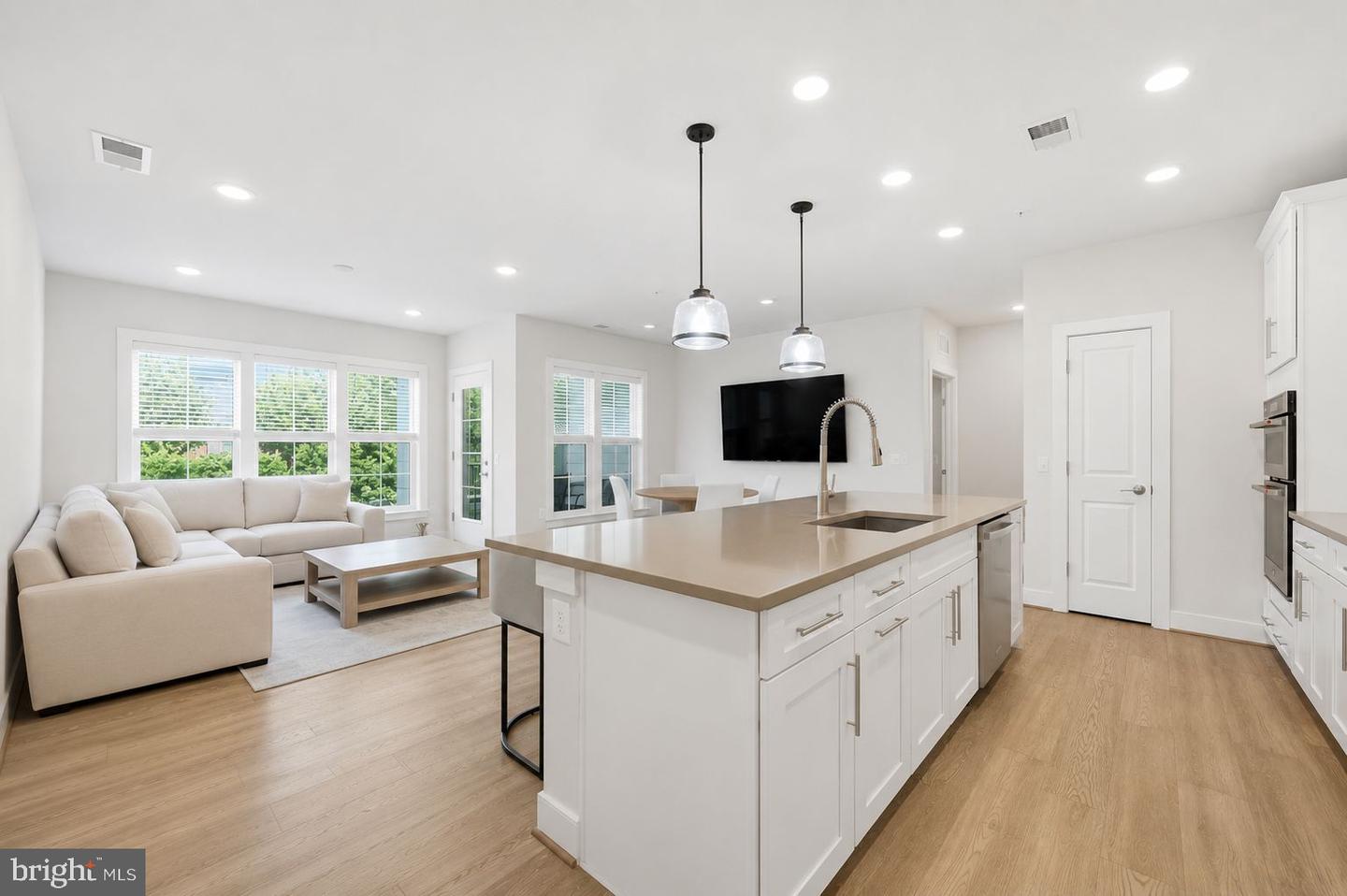 210 Decoverly Dr #205 — photo