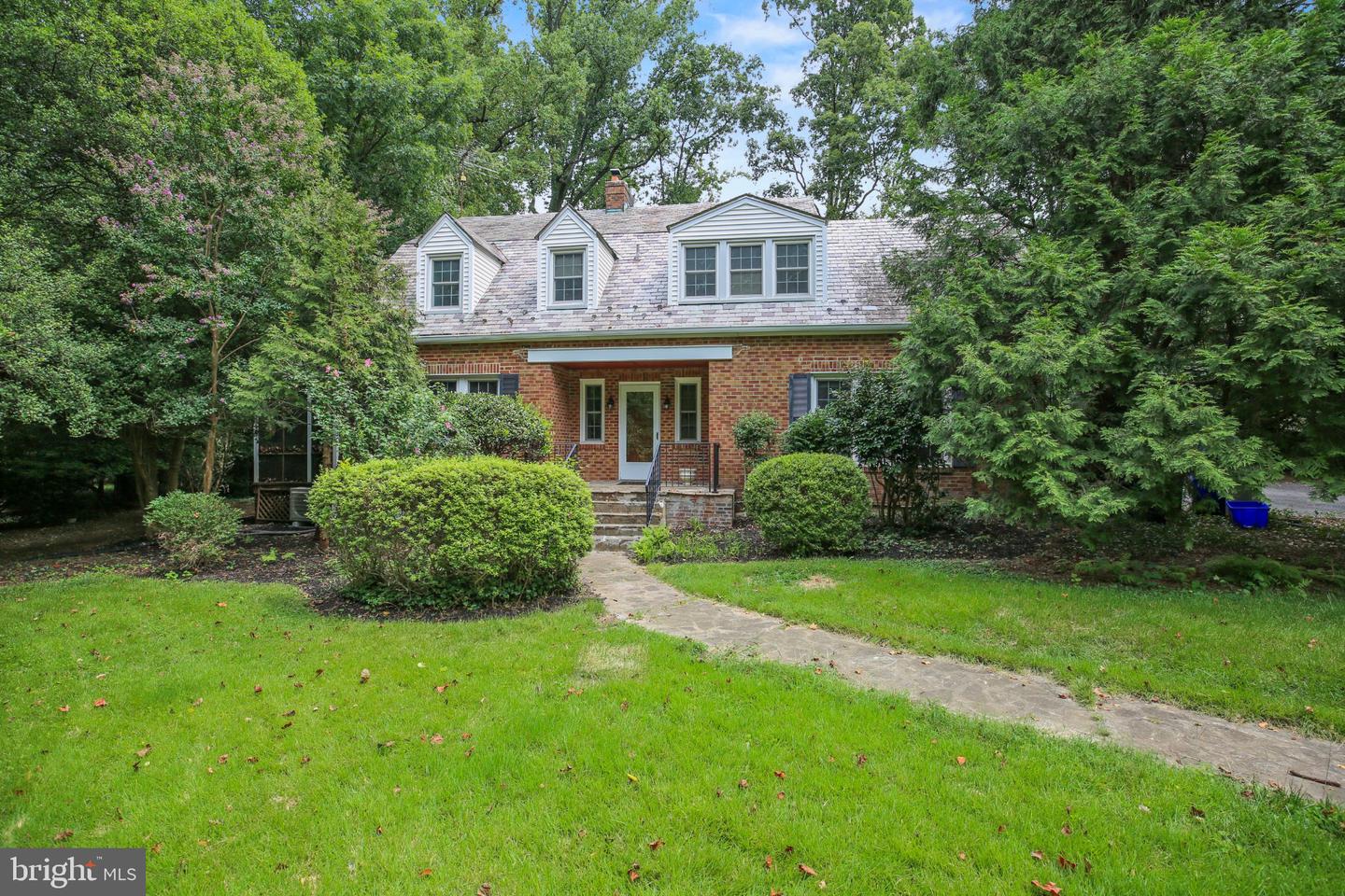 10711 Gatewood Ave — photo