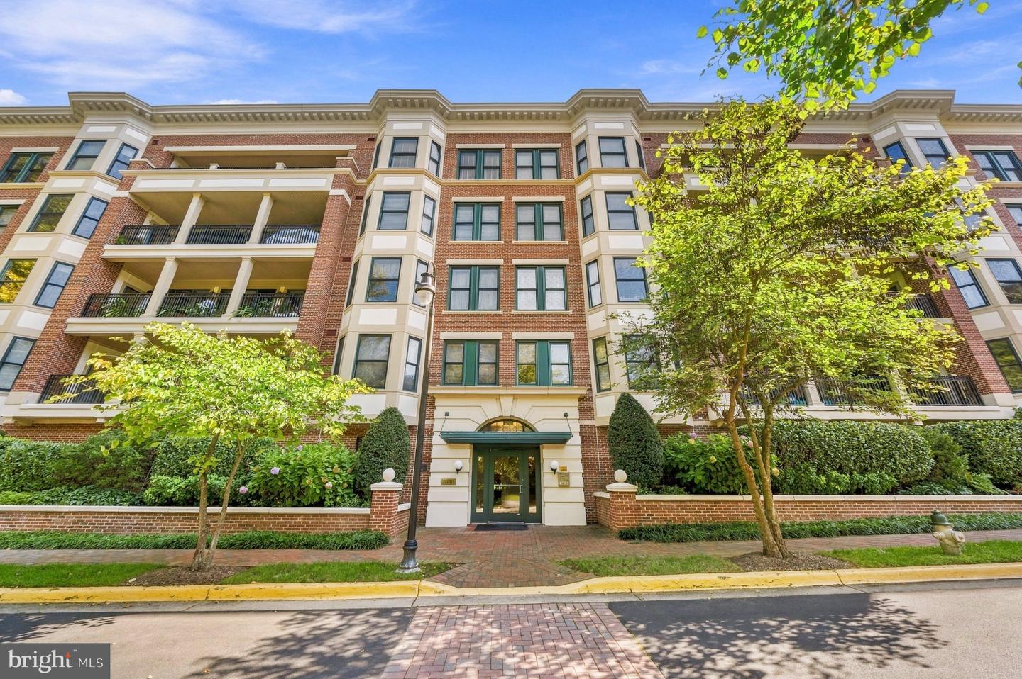 10401 Strathmore Park Ct #101 — photo