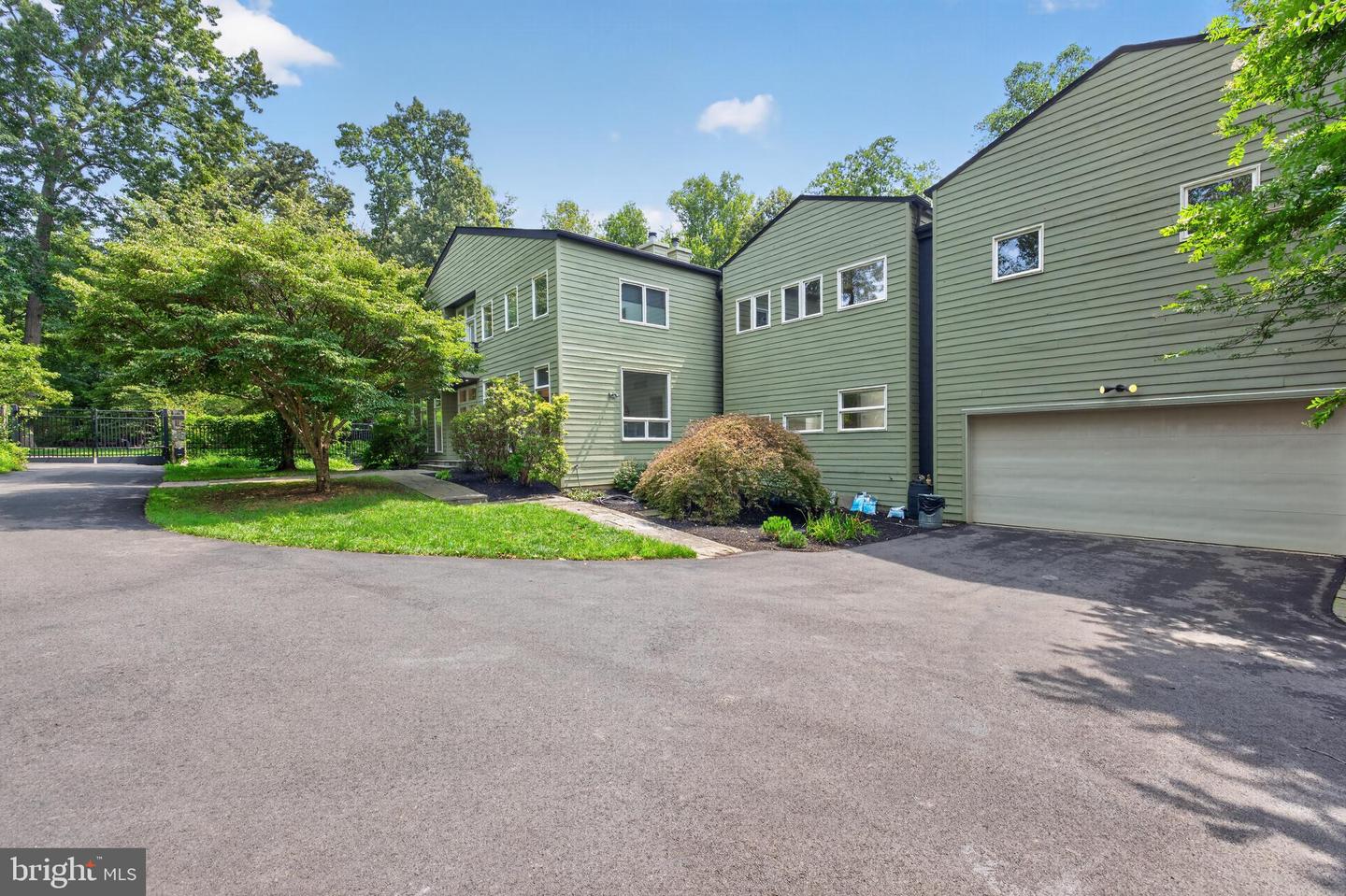 14301 Poplar Hill — photo