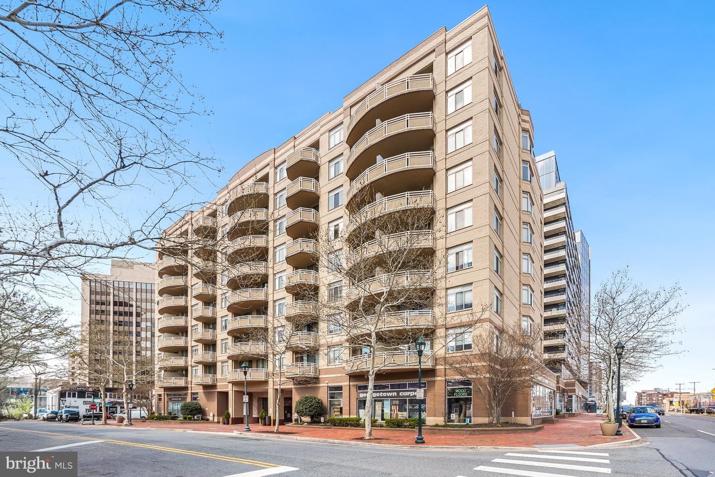 4801 Fairmont Ave #810 — photo