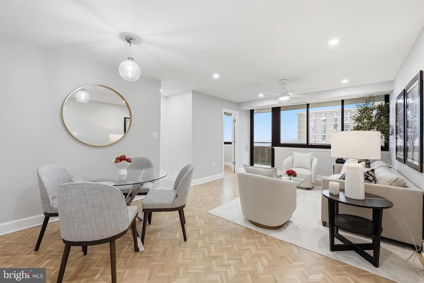 4550 N Park Ave #807 — photo