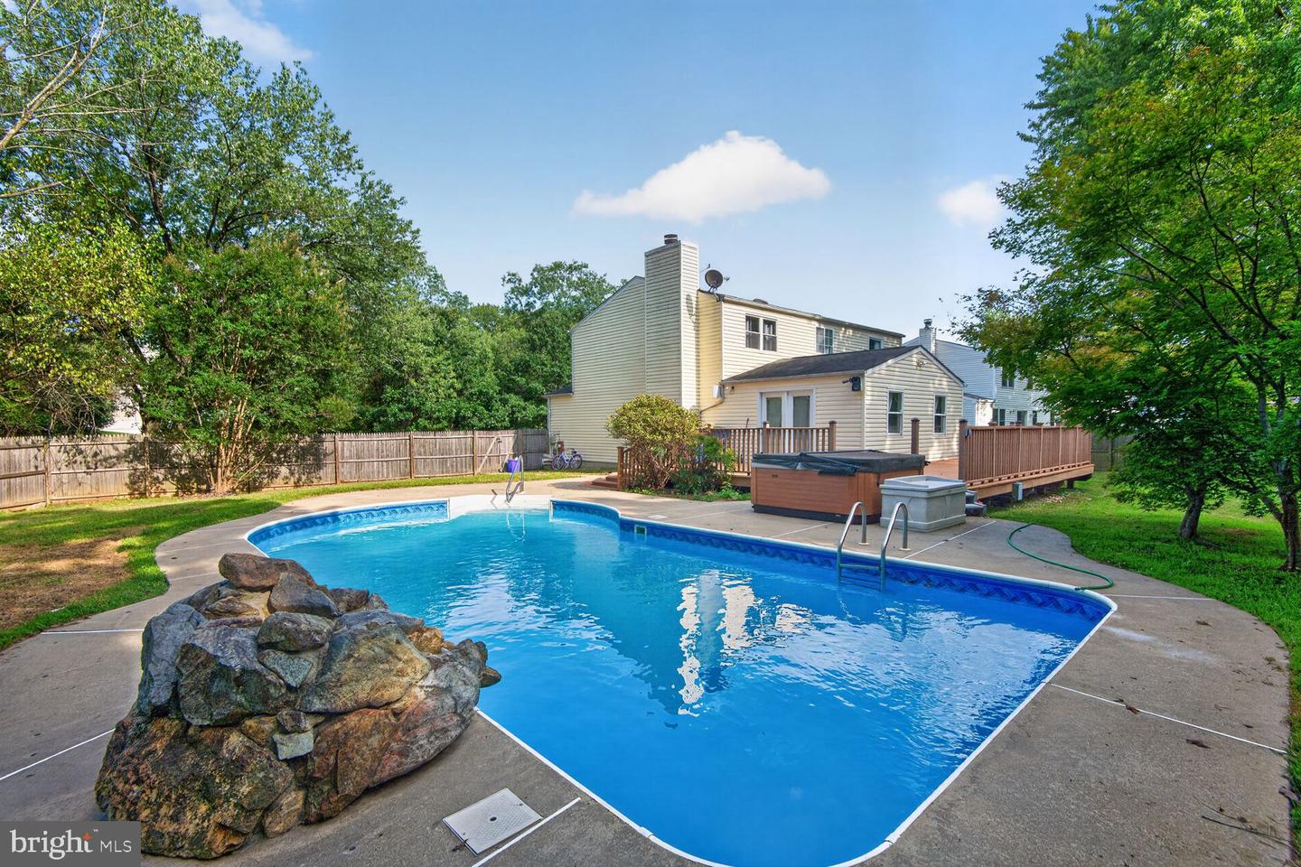 17316 Amity Dr — photo