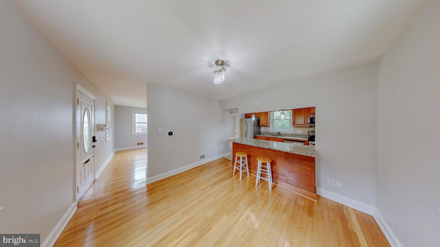 2410 Dexter Ave — photo
