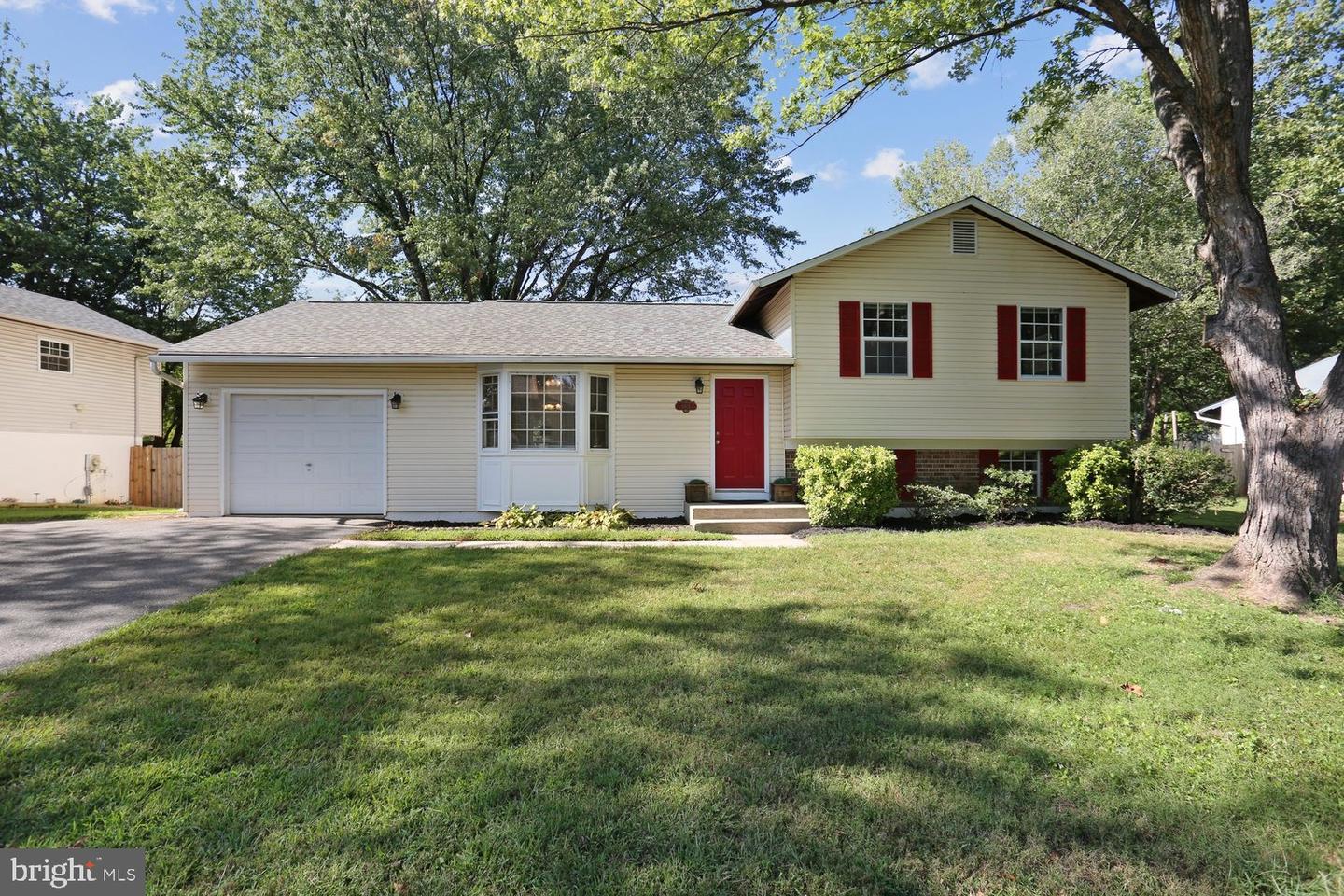 8405 Flower Hill — photo