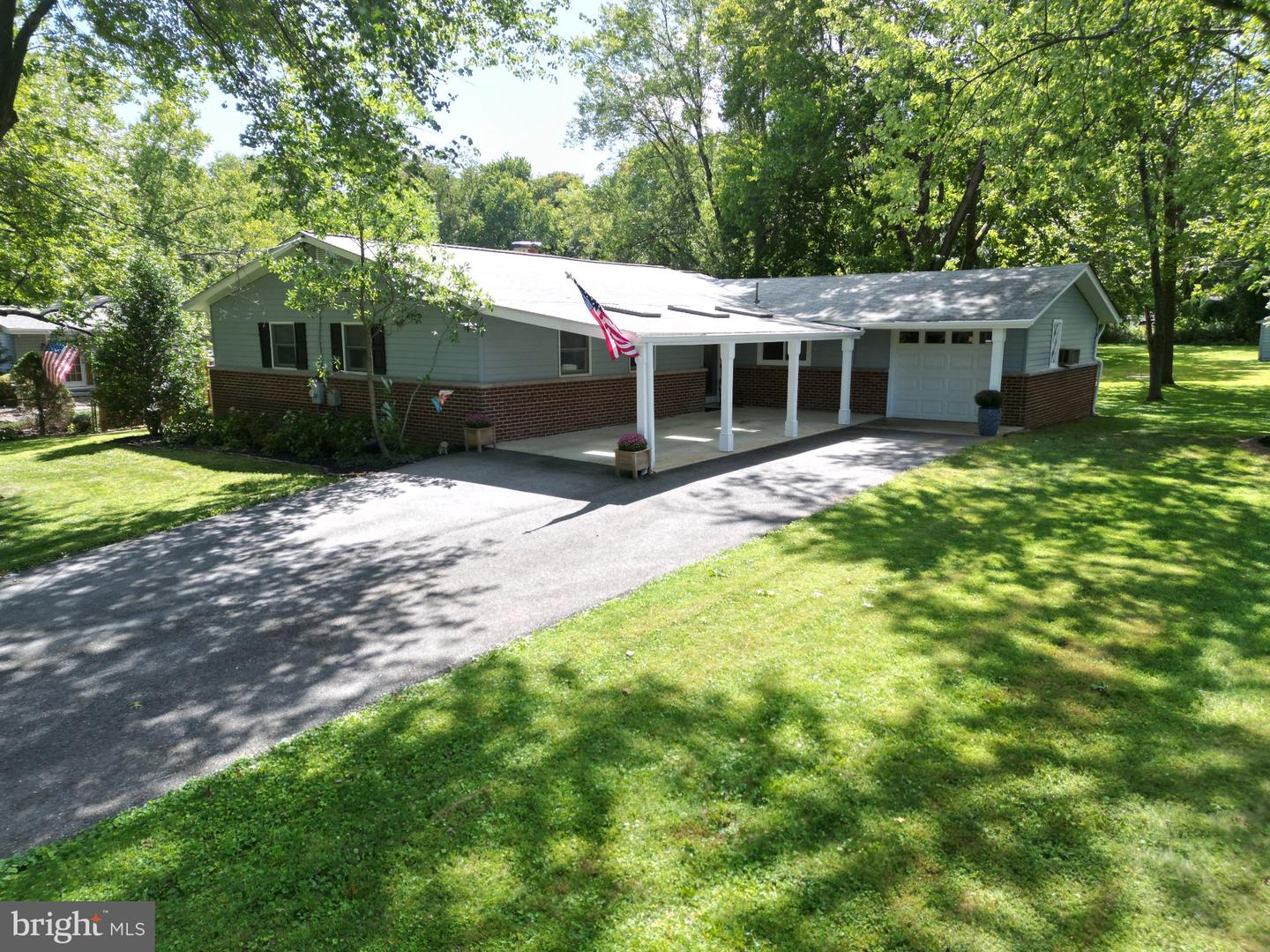 19708 Meredith Dr — photo
