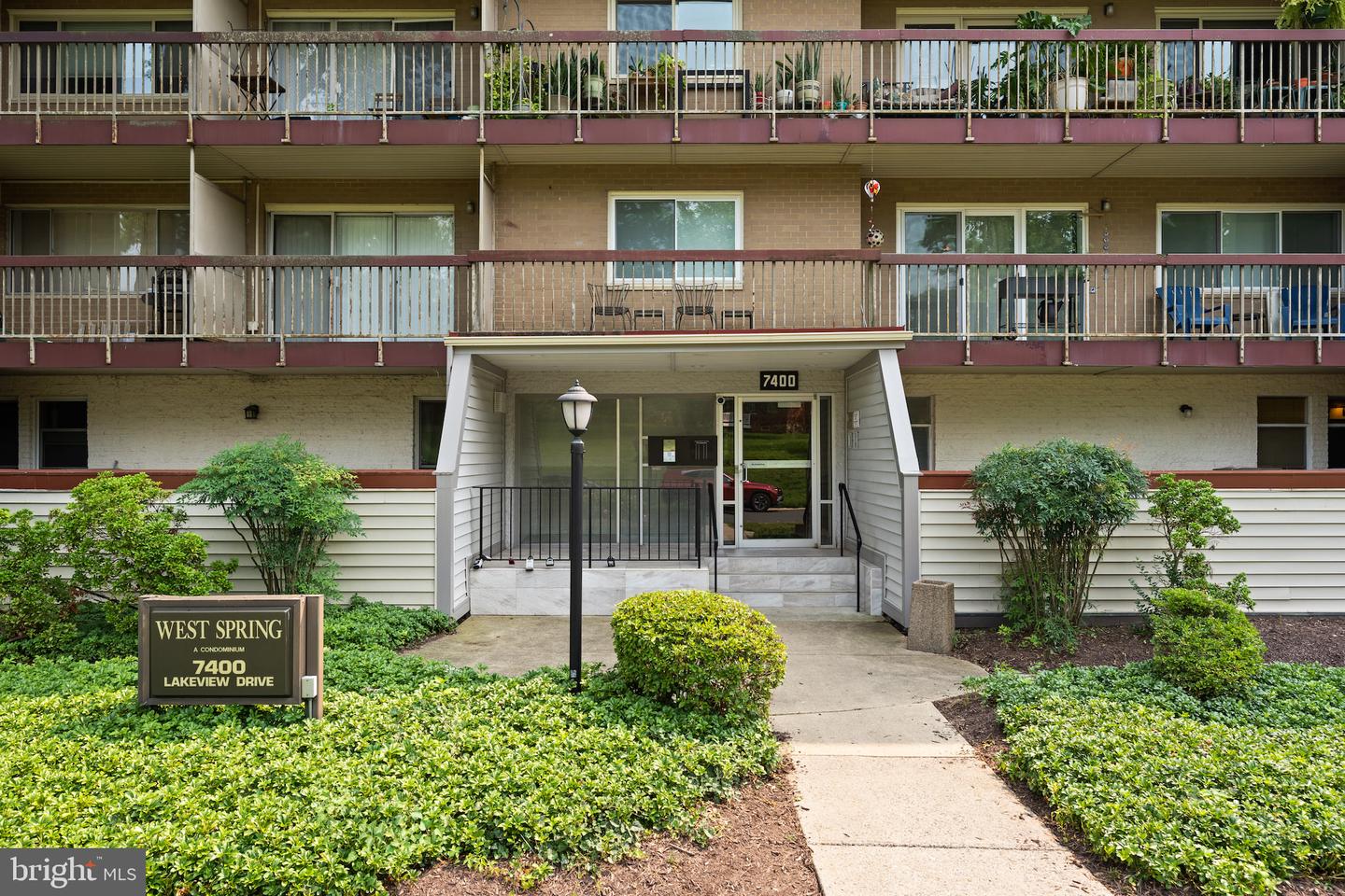 7400 Lakeview Dr #N402 — photo