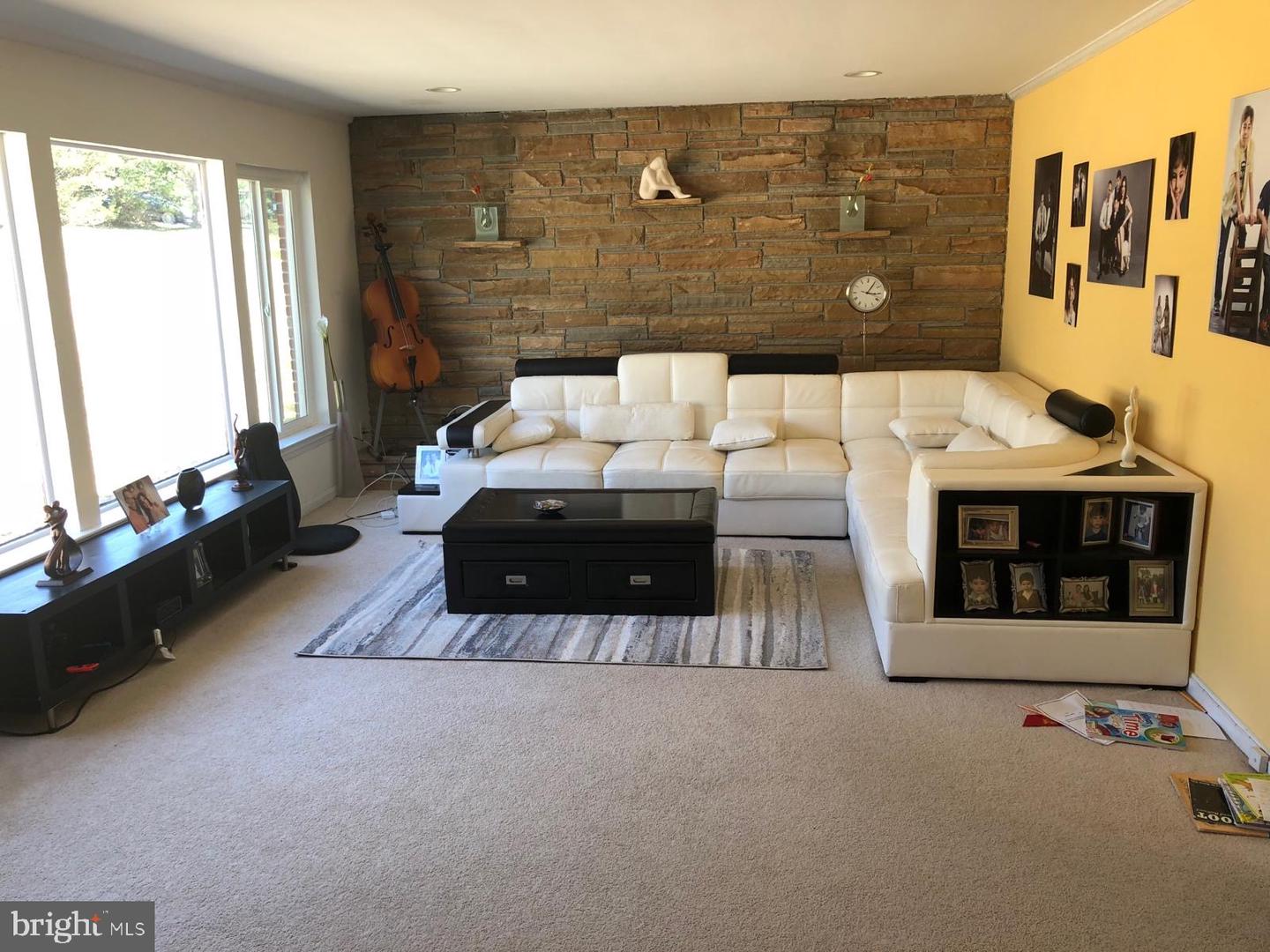 10001 Counselman Rd — photo