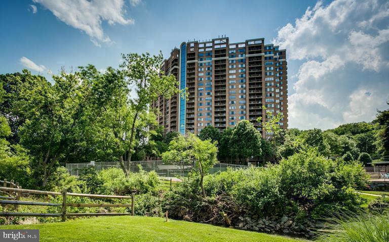 10101 Grosvenor Pl #219 — photo