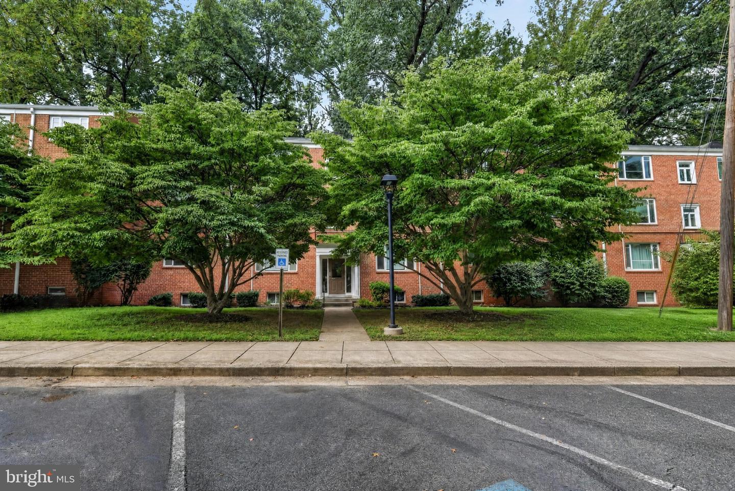 10406 Montrose Ave #10406 — photo