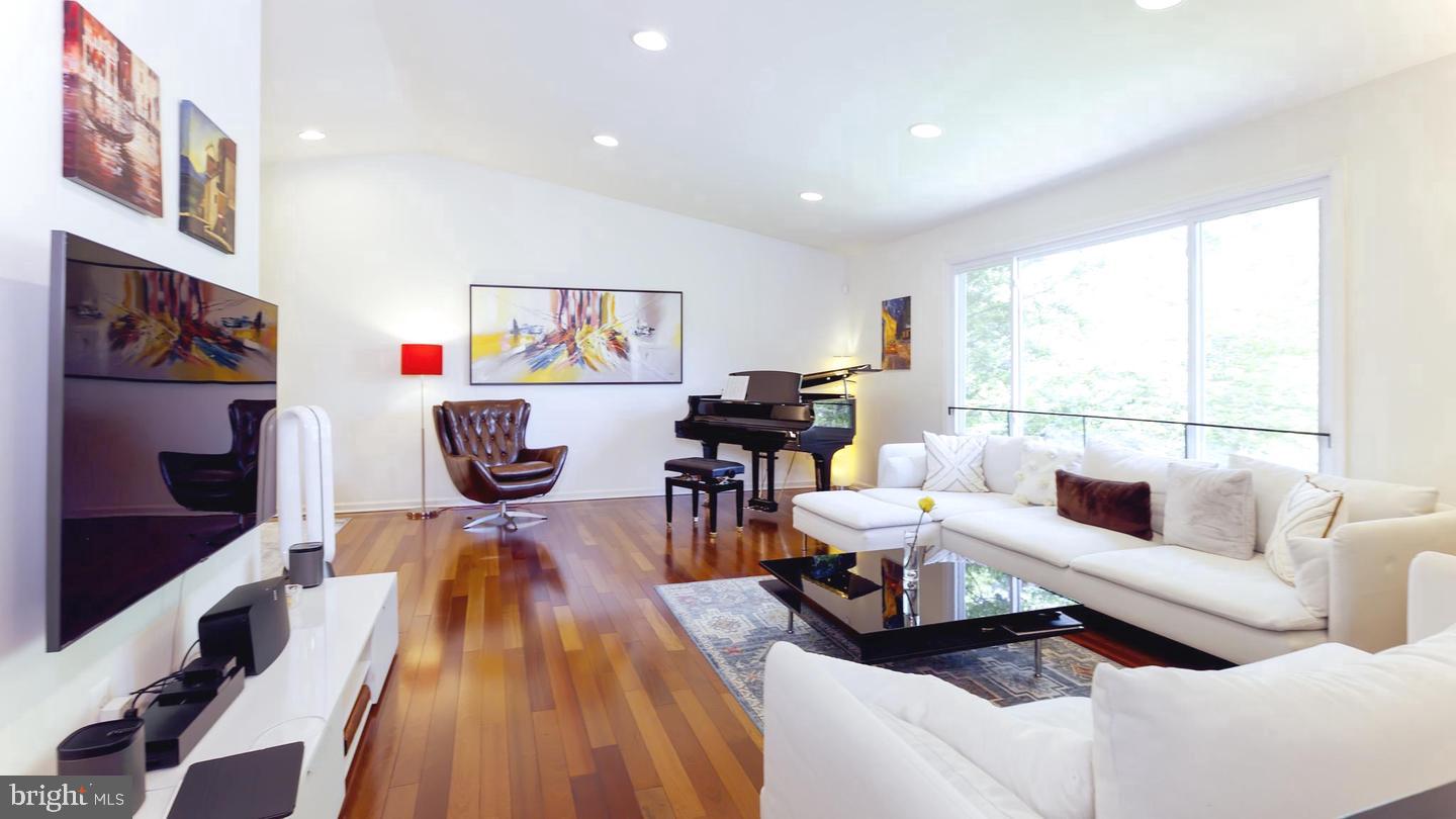 8402 Thornden Ter — photo
