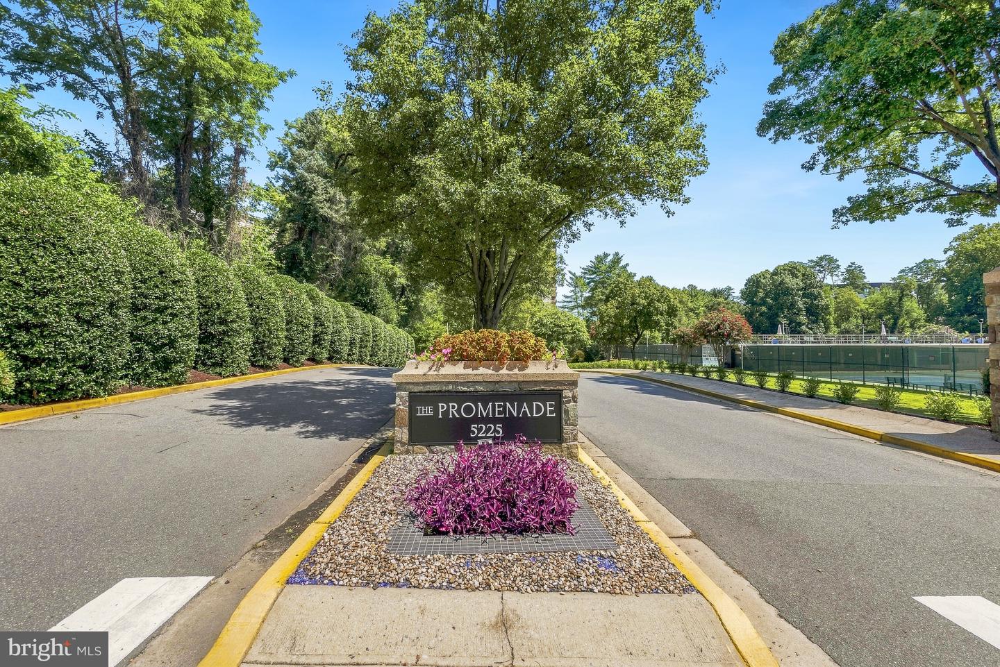 5225 Pooks Hill Rd #1526N — photo