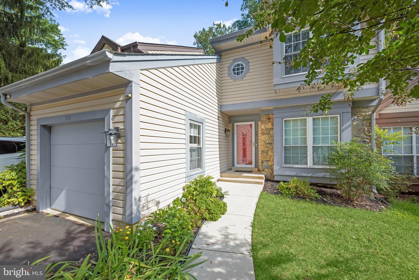 25 Tivoli Lake Ct — photo