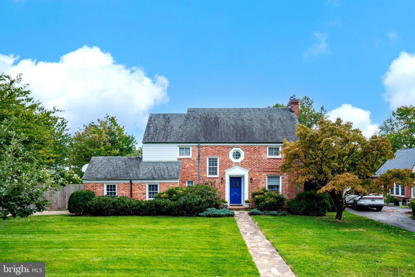 104 Williamsburg Dr — photo