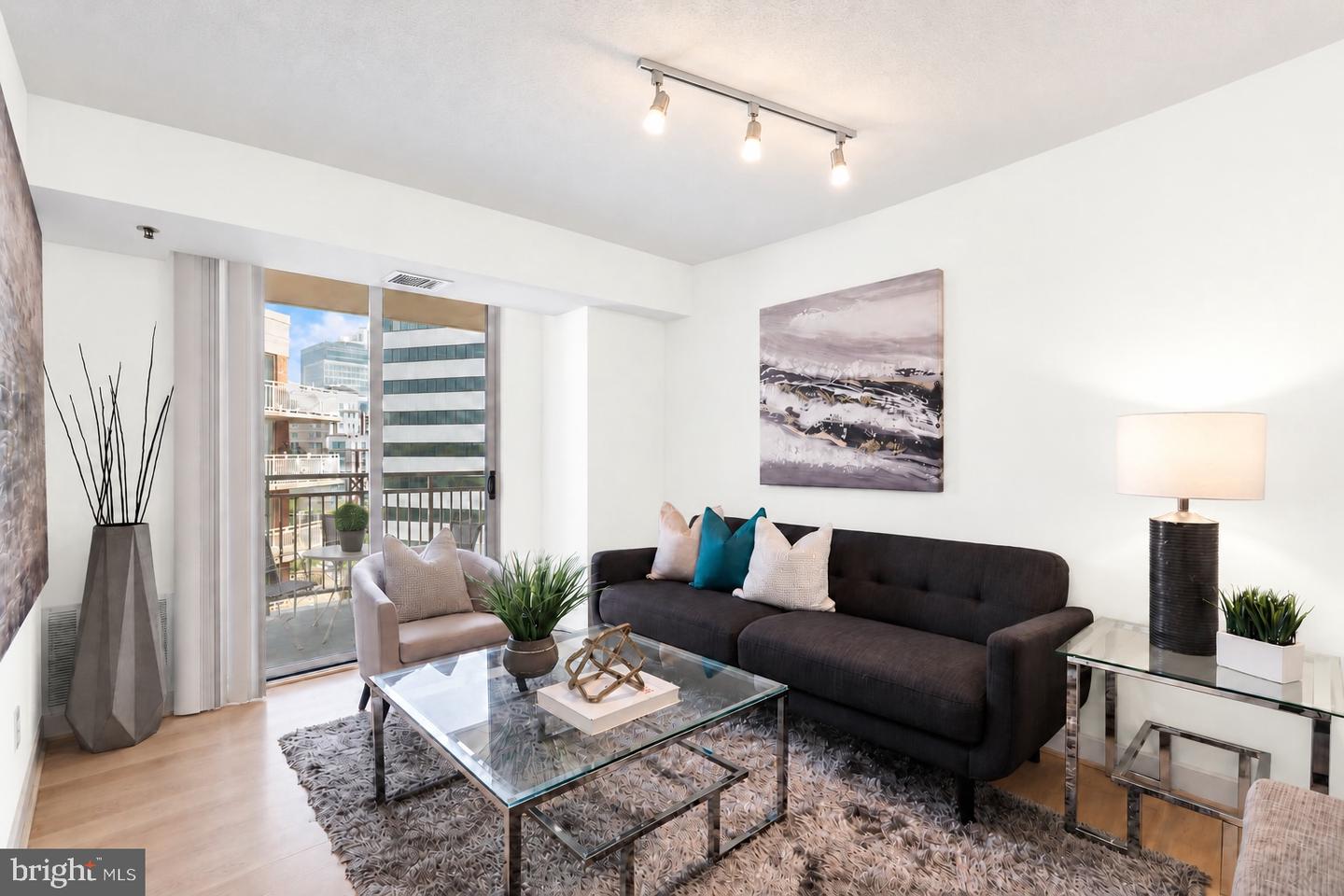 7500 Woodmont Ave #S909 — photo