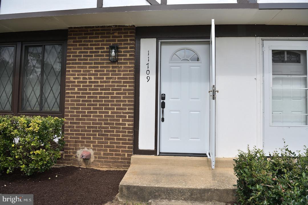 11709 Ashworth Ct — photo