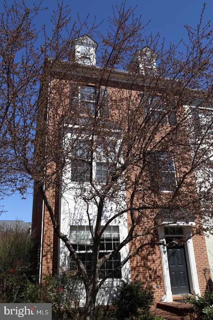 909 Pleasant Dr — photo