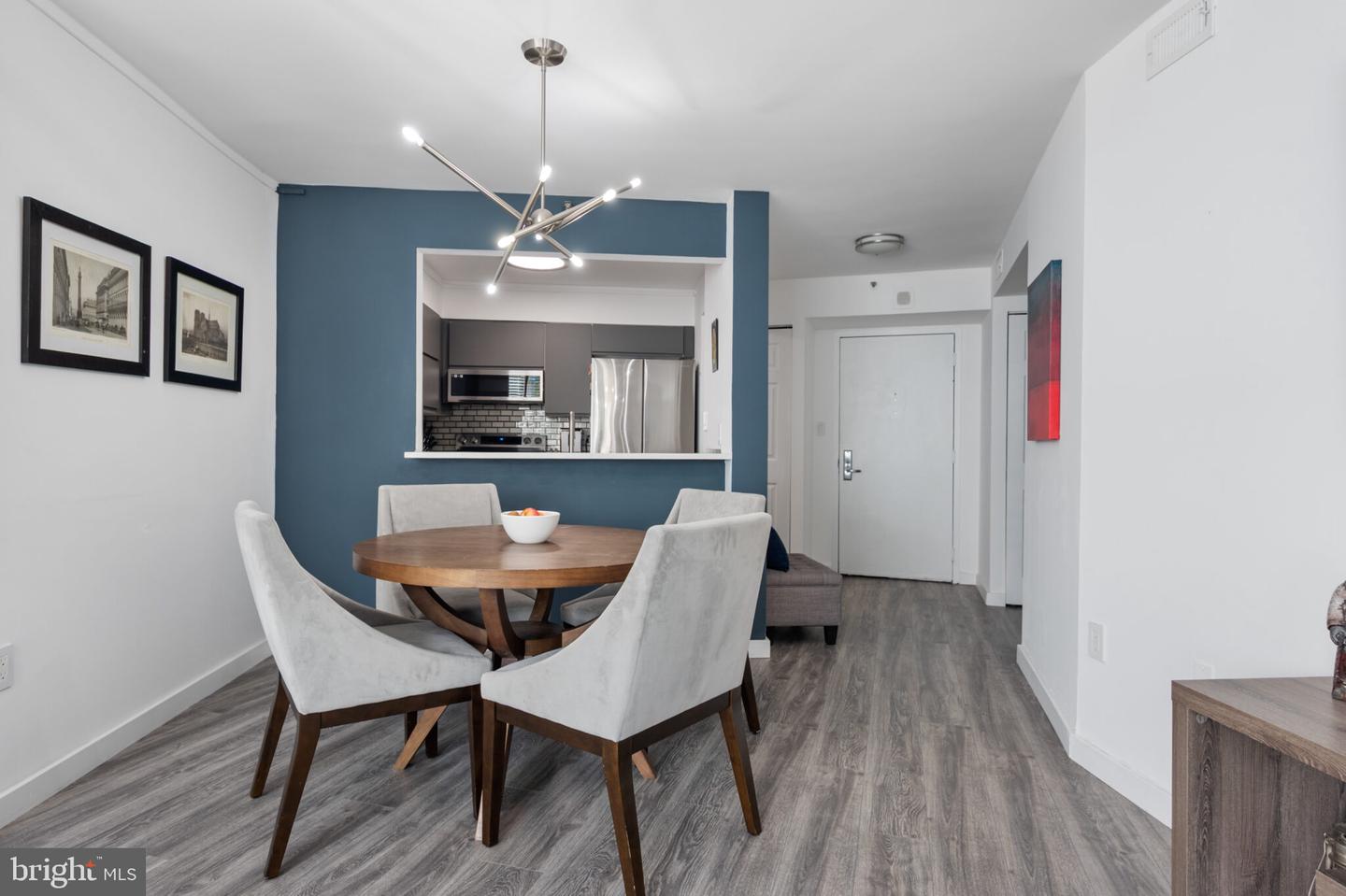 10101 Grosvenor Pl #301 — photo