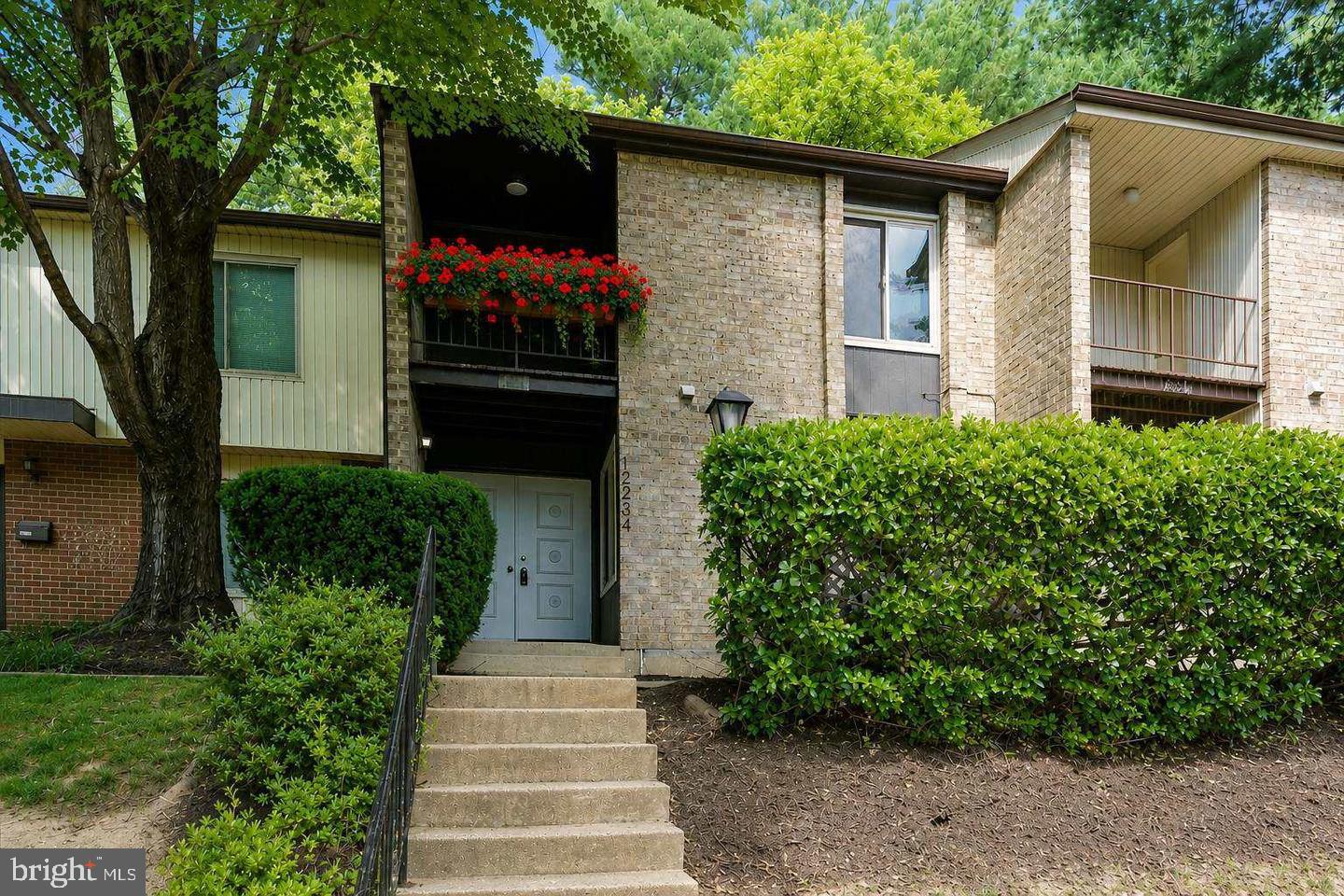 12234 Greenleaf Ave — photo