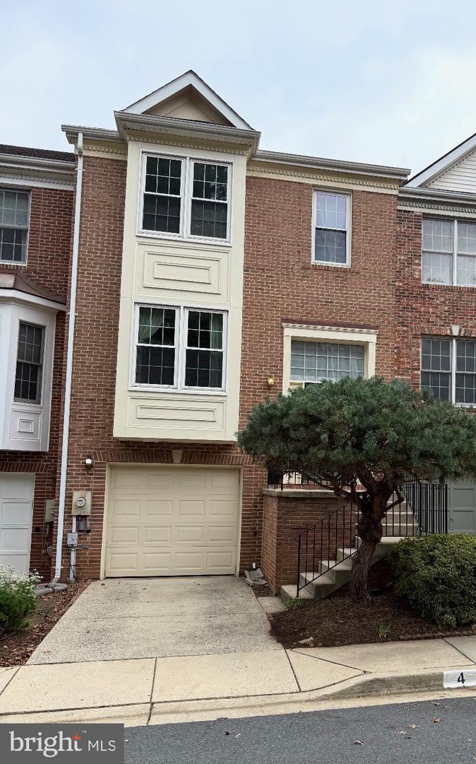 4 Carriage Walk Ct — photo