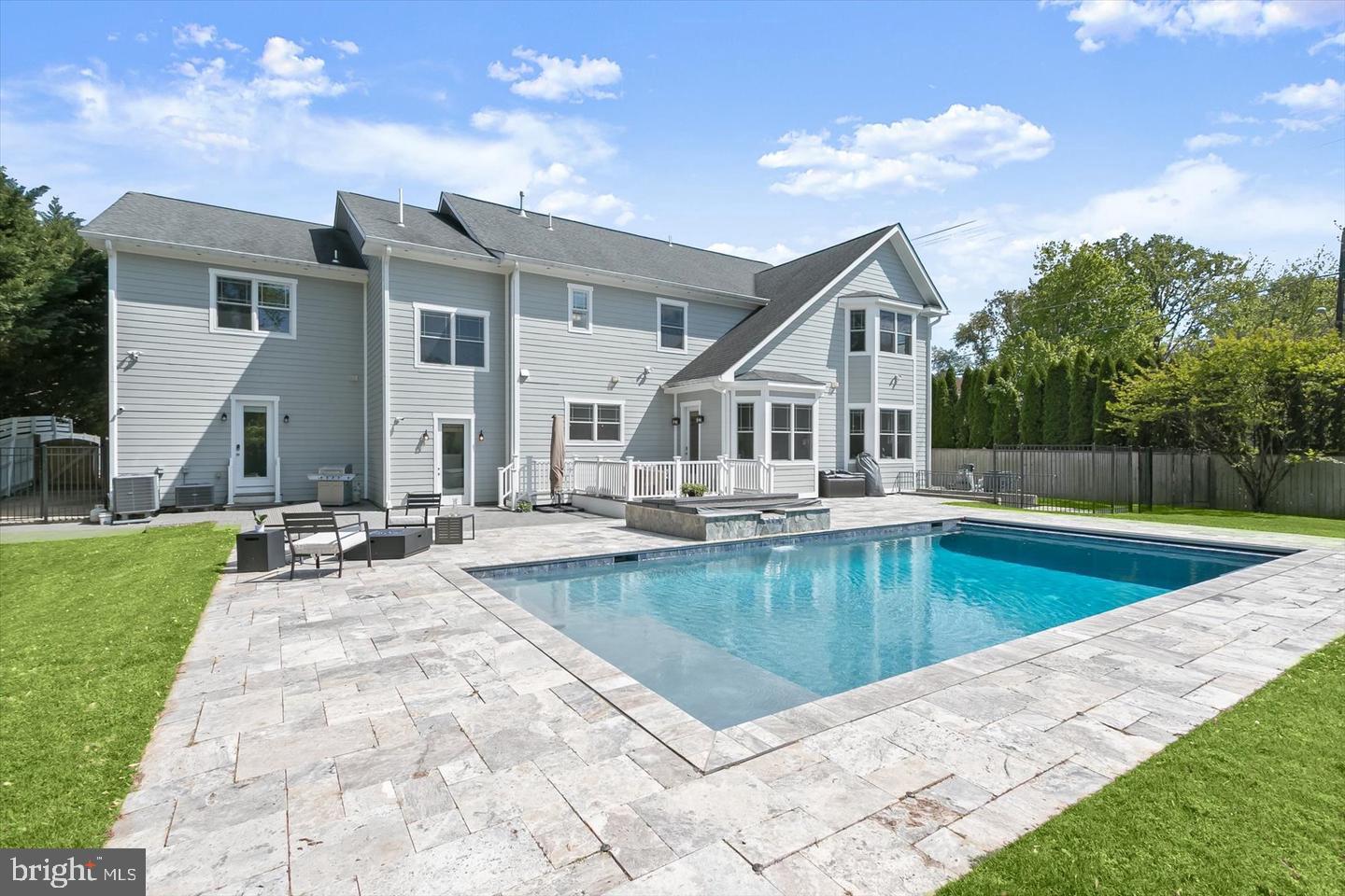 11000 Luxmanor Road — photo