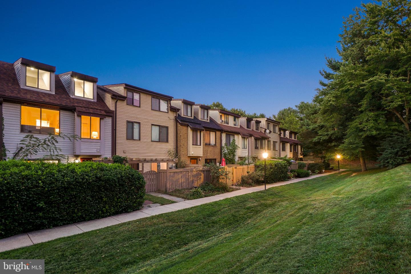 9879 Brookridge Ct — photo
