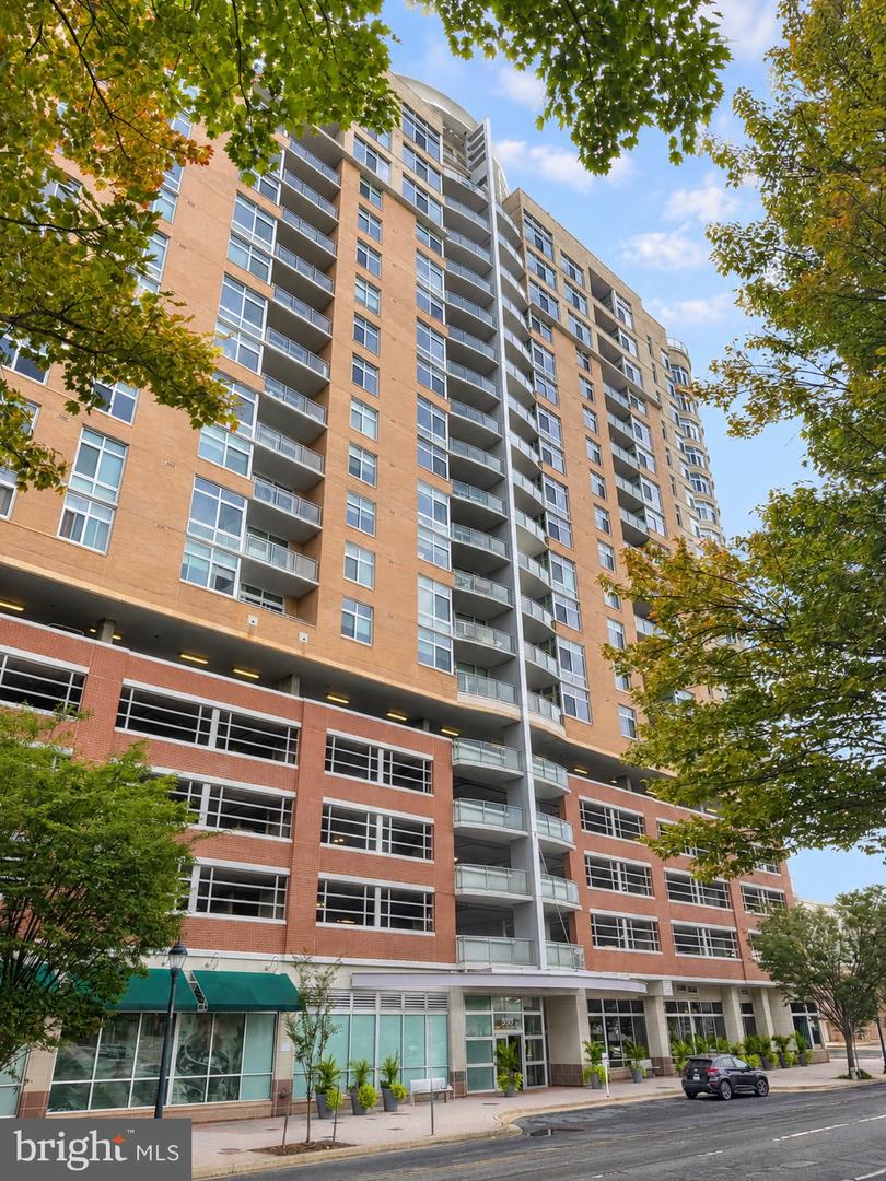 5750 Bou Ave #1104 — photo