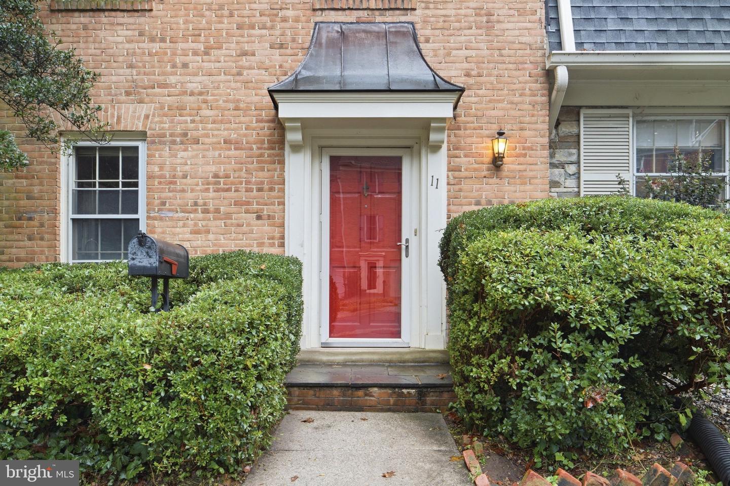 11 Sangamore Ct — photo