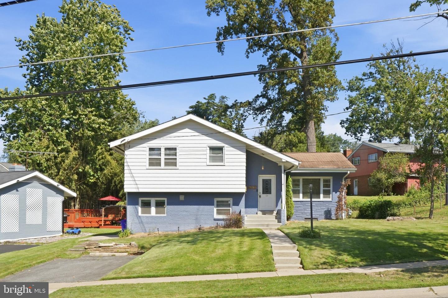 11317 College View Dr — photo
