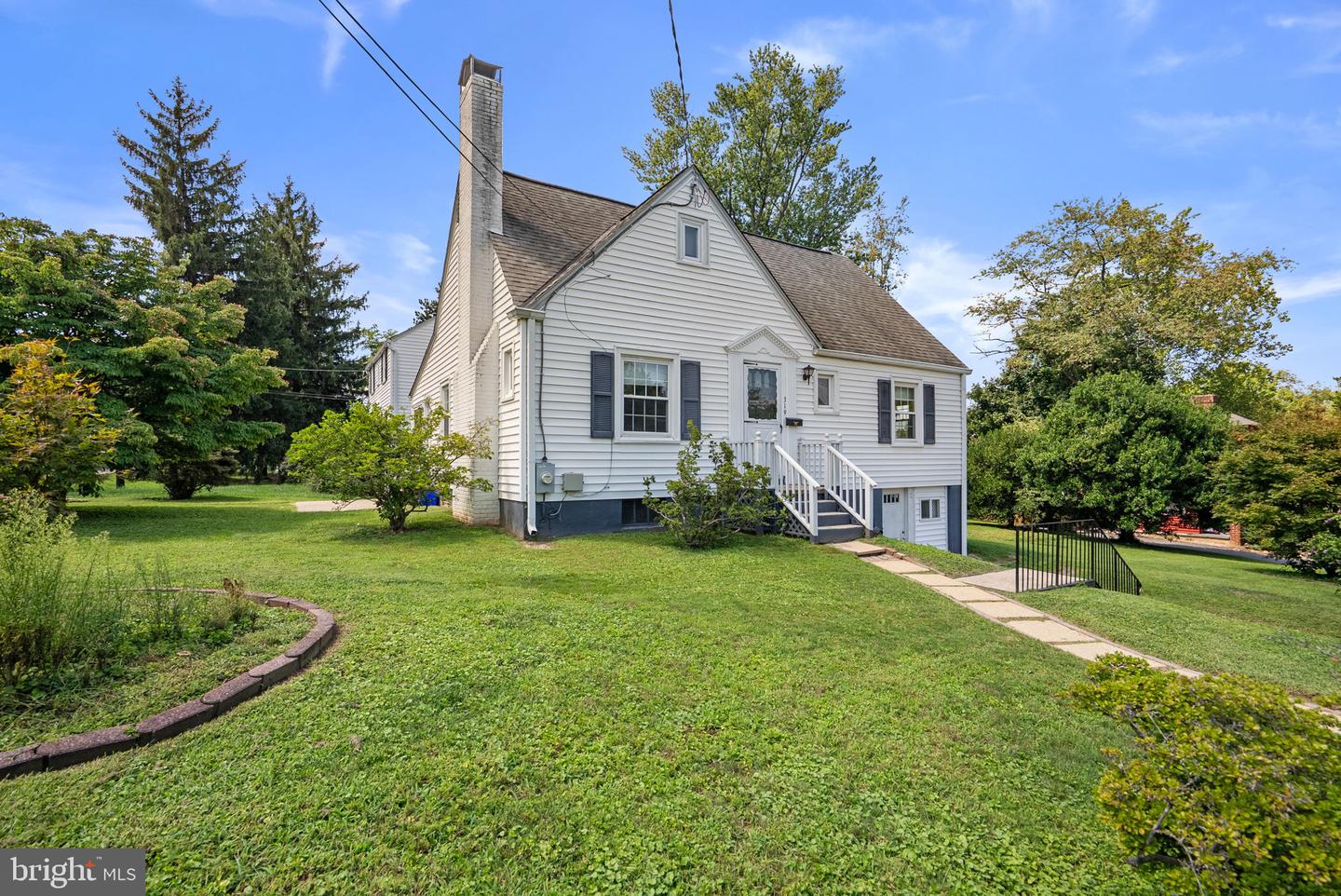 319 Saint Lawrence Dr — photo