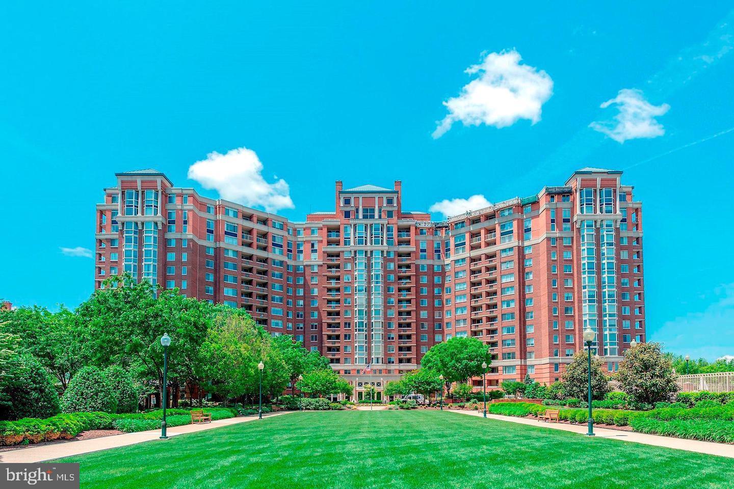 5809 Nicholson Ln #312 — photo