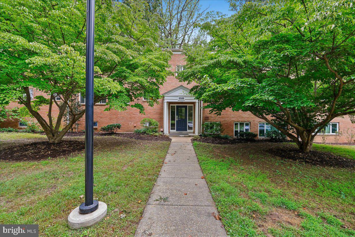 10500 Montrose Ave #202 — photo