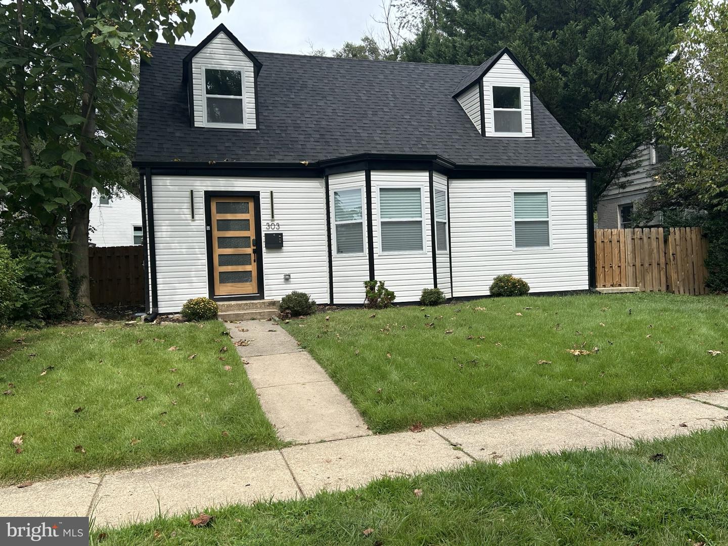 303 Leighton Ave — photo