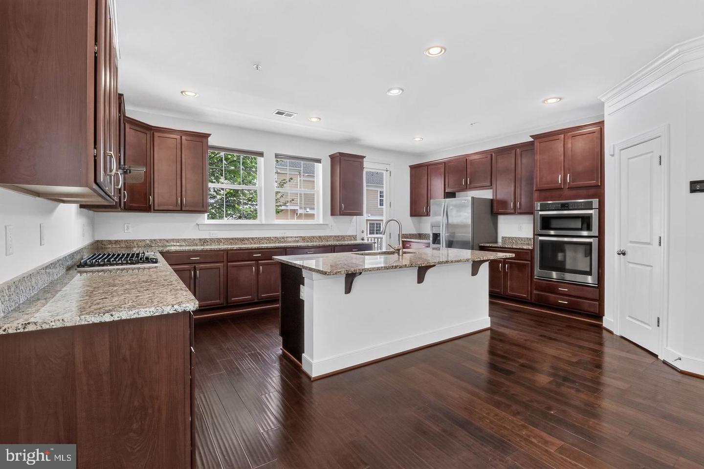 27 Fairbanks Dr — photo