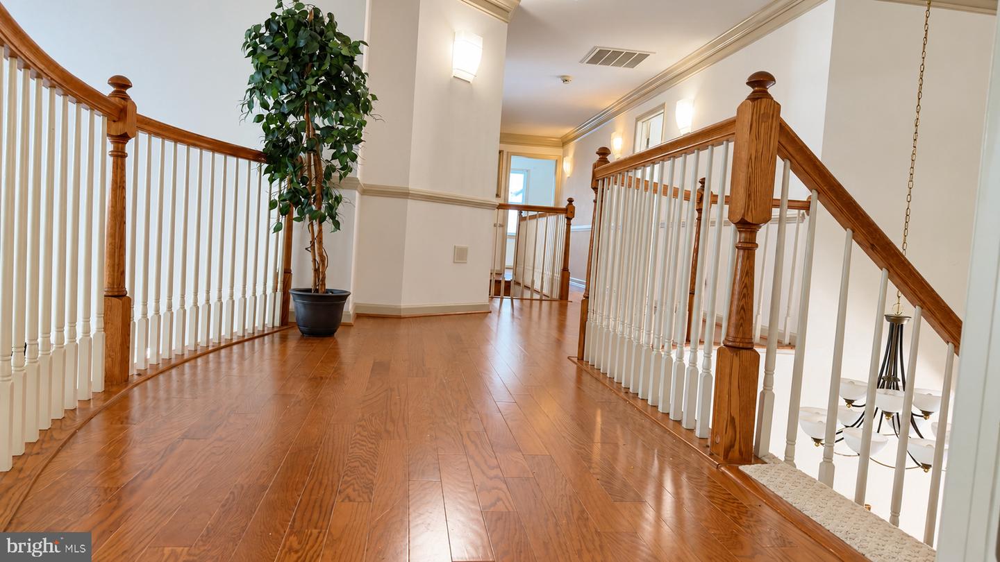 8021 Lions Crest Way — photo