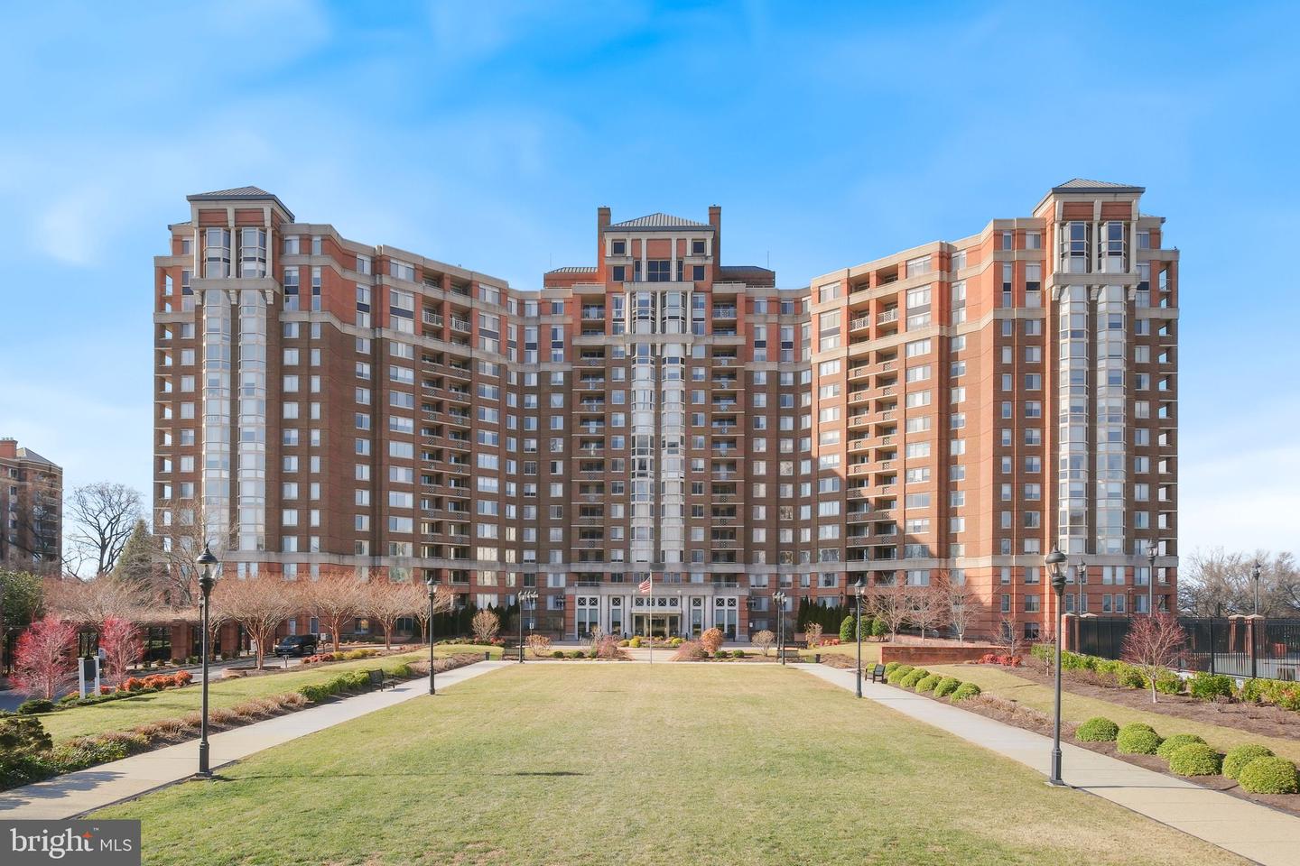 5809 Nicholson Ln #305 — photo