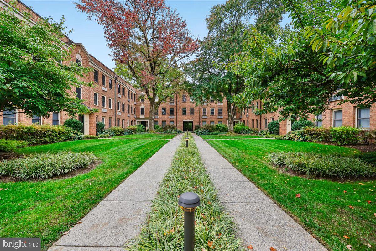 4822 Chevy Chase Dr #103 — photo