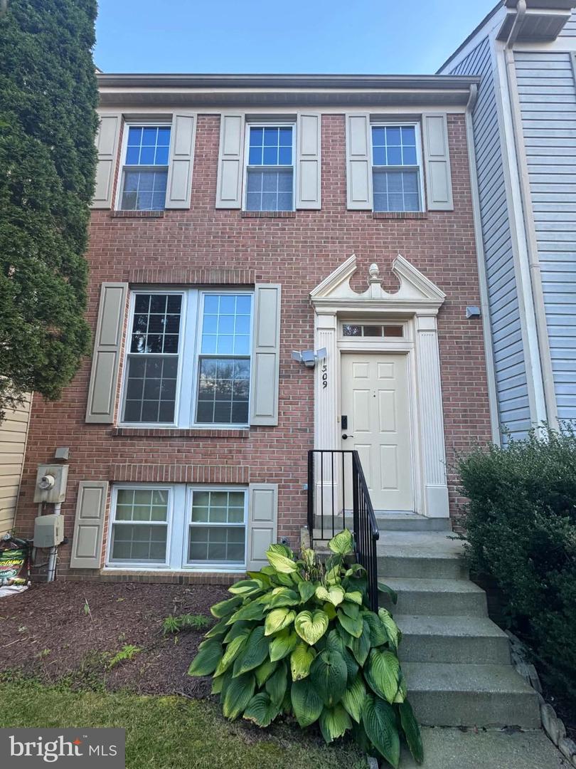 1309 Travis View Ct — photo
