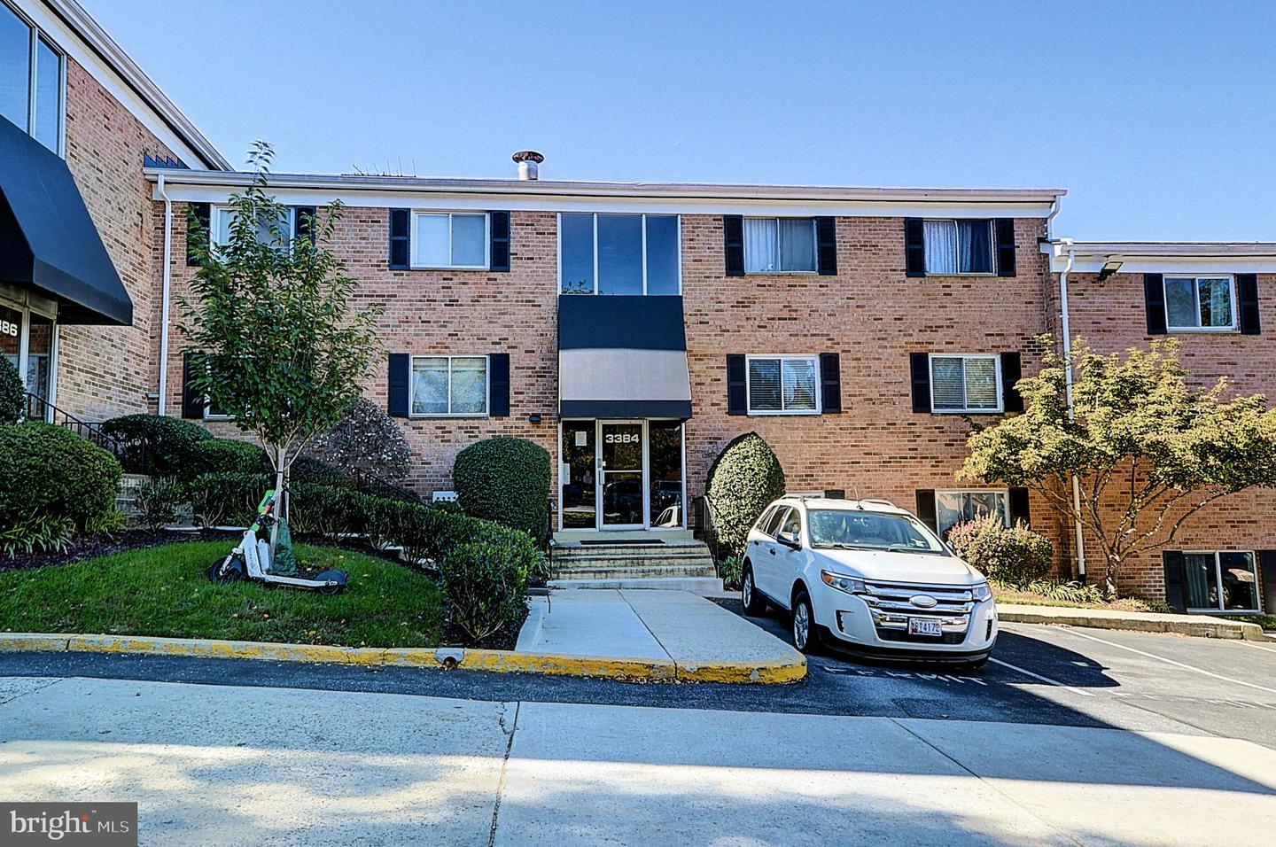 3384 Hewitt Ave #202 — photo