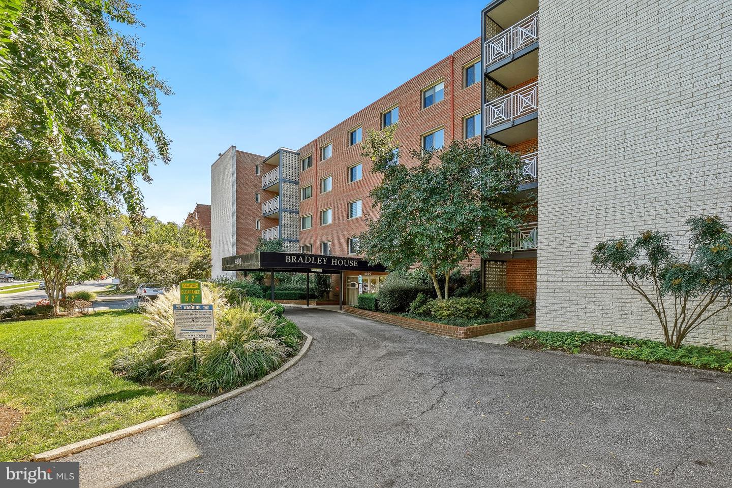 4800 Chevy Chase Dr #102 — photo