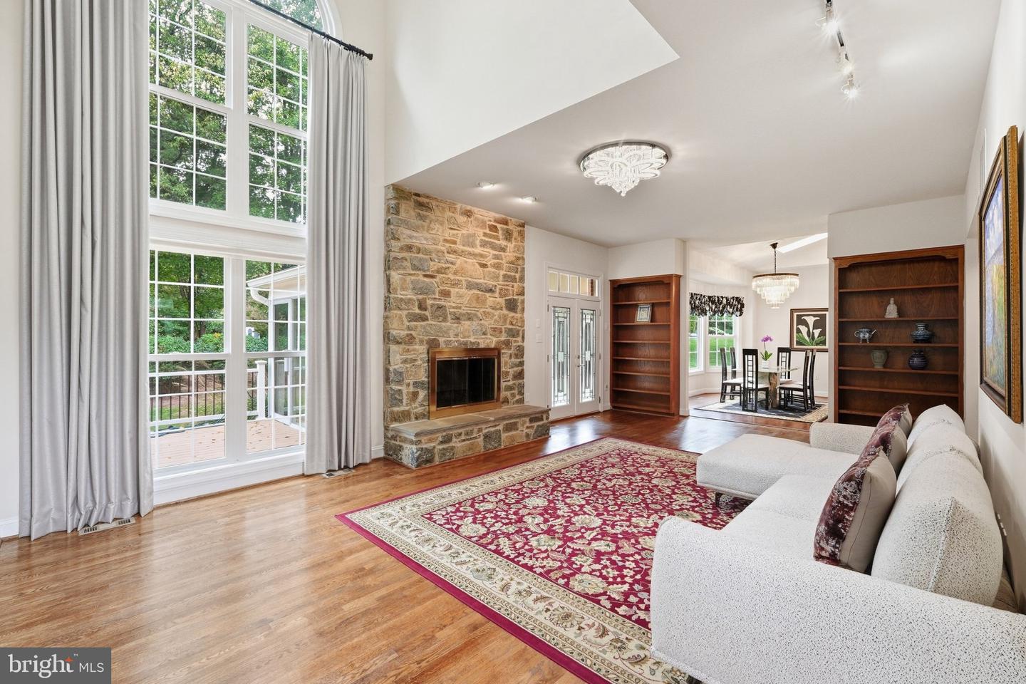 13010 Boswell Ct — photo