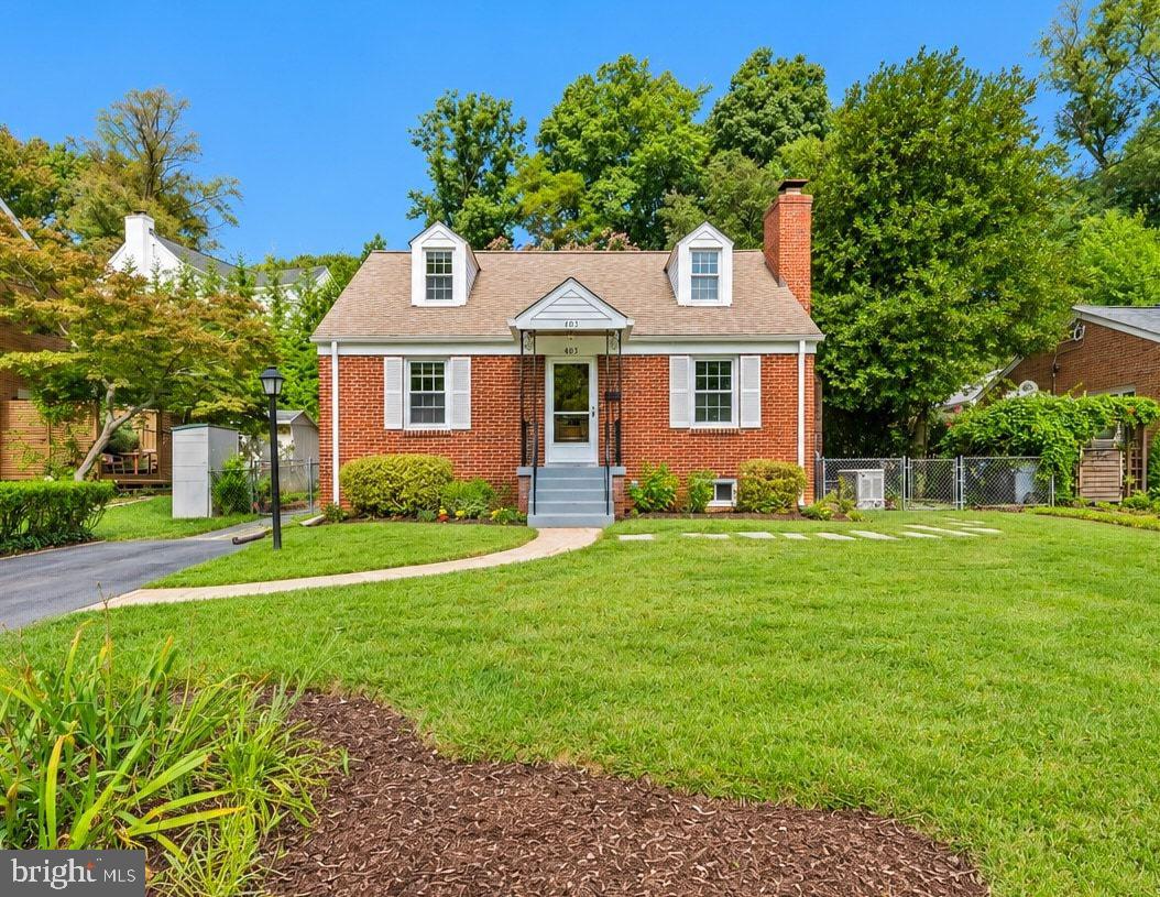 403 Williamsburg Dr N — photo