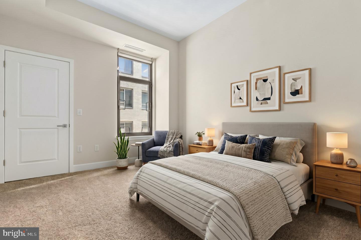 7171 Woodmont Ave #807 — photo