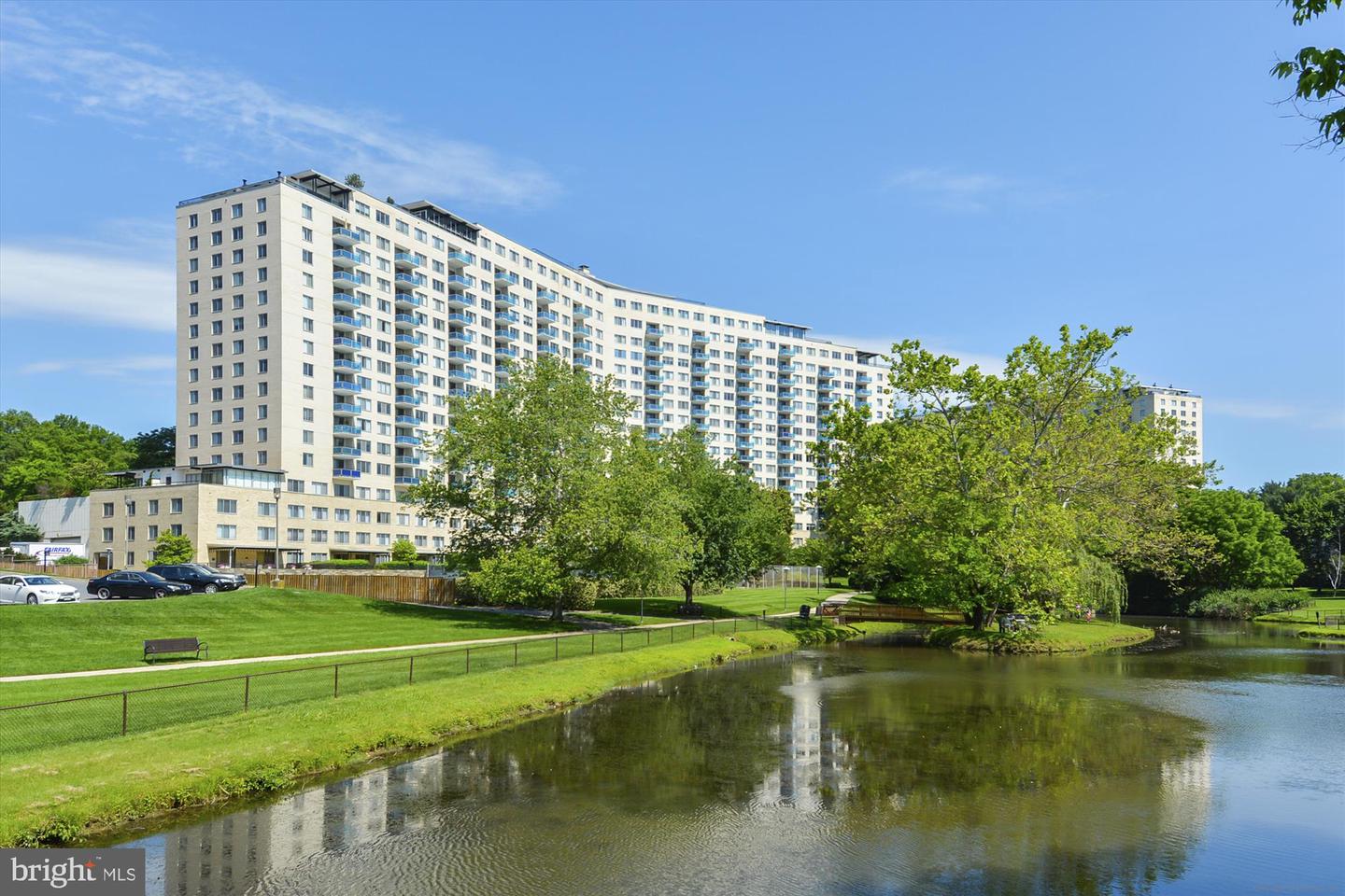 10500 Rockville Pik Pike #404 — photo