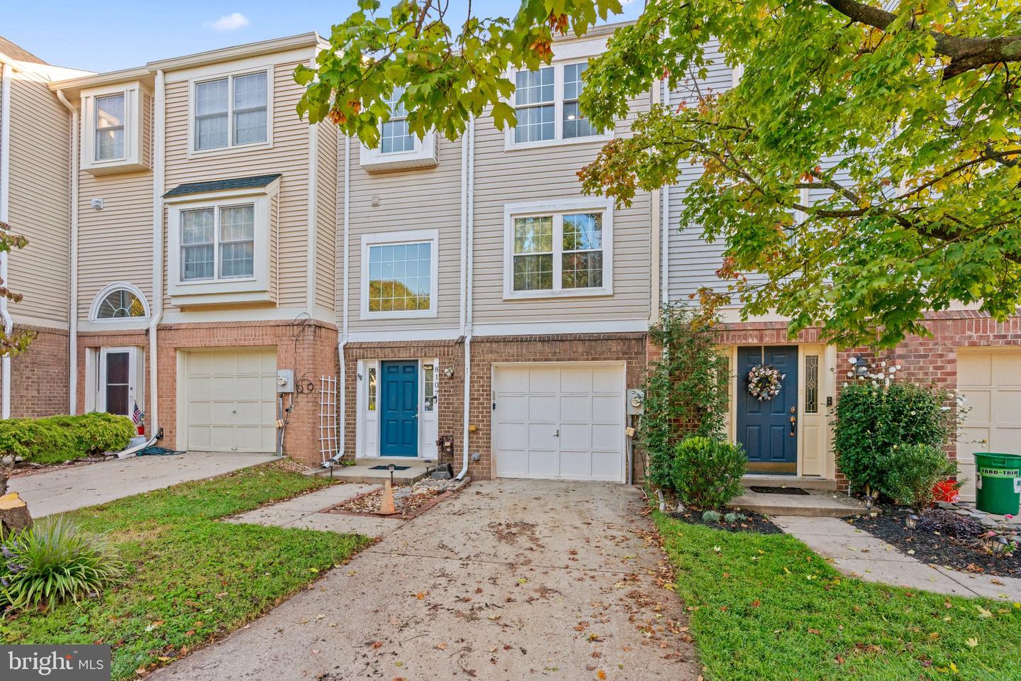 8107 Hallmark Pl E — photo