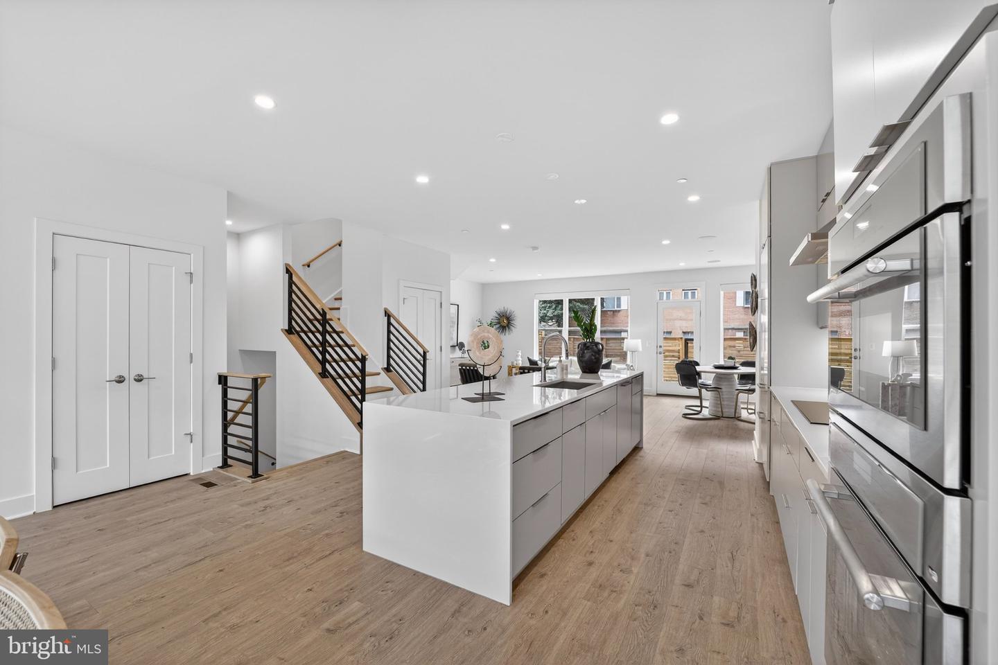 5348 Zenith Olook — photo